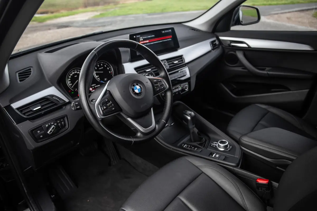 xDrive25e Executive CAMERA / CARPLAY / HEAD UP DISPLAY / LEDER / LED / CRUISE CONTROLE / STOELVERWARMING