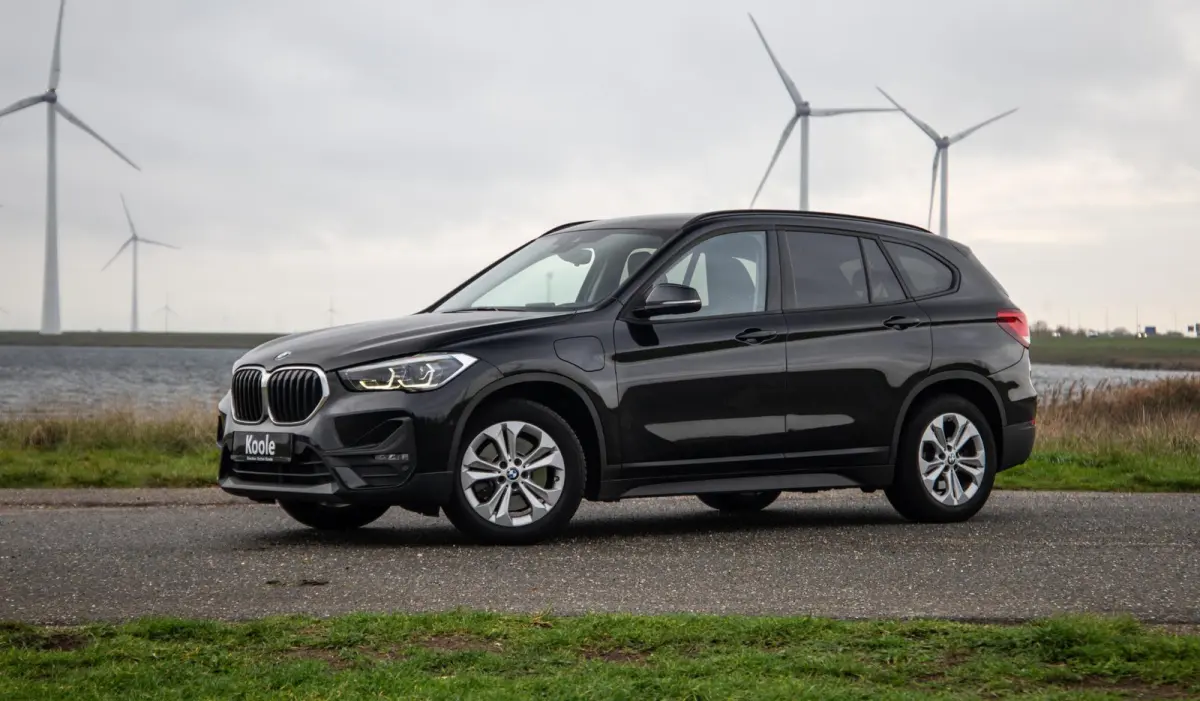 xDrive25e Executive CAMERA / CARPLAY / HEAD UP DISPLAY / LEDER / LED / CRUISE CONTROLE / STOELVERWARMING