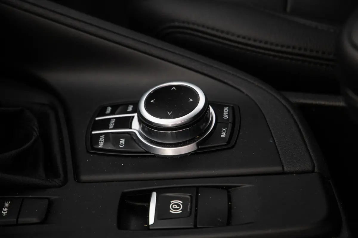 xDrive25e Executive CAMERA / CARPLAY / HEAD UP DISPLAY / LEDER / LED / CRUISE CONTROLE / STOELVERWARMING