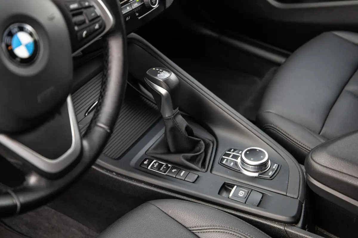 xDrive25e Executive CAMERA / CARPLAY / HEAD UP DISPLAY / LEDER / LED / CRUISE CONTROLE / STOELVERWARMING