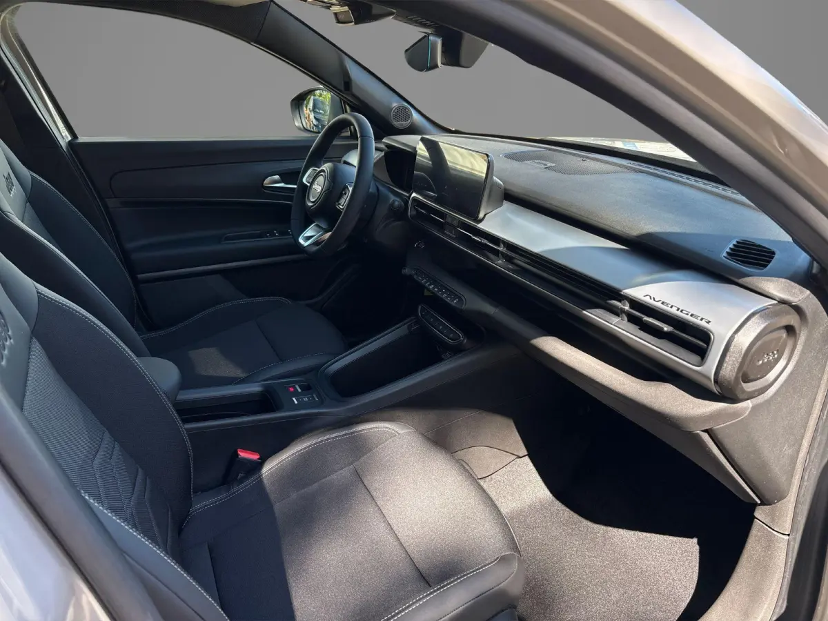 1.2 e-Hybrid Black Edition | Camera | Apple Carplay/Android Auto | Parkeersensoren | LMV 17" | 2 + 6 Jaar Speciale Garantie | AKTIEPRIJS HOGE KORTING! |