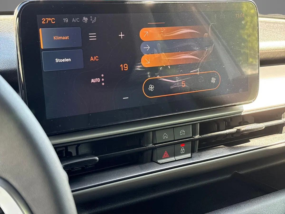 1.2 e-Hybrid Black Edition | Camera | Apple Carplay/Android Auto | Parkeersensoren | LMV 17" | 2 + 6 Jaar Speciale Garantie | AKTIEPRIJS HOGE KORTING! |