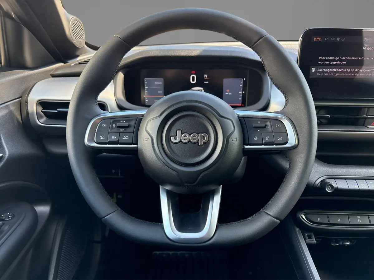 1.2 e-Hybrid Black Edition | Camera | Apple Carplay/Android Auto | Parkeersensoren | LMV 17" | 2 + 6 Jaar Speciale Garantie | AKTIEPRIJS HOGE KORTING! |