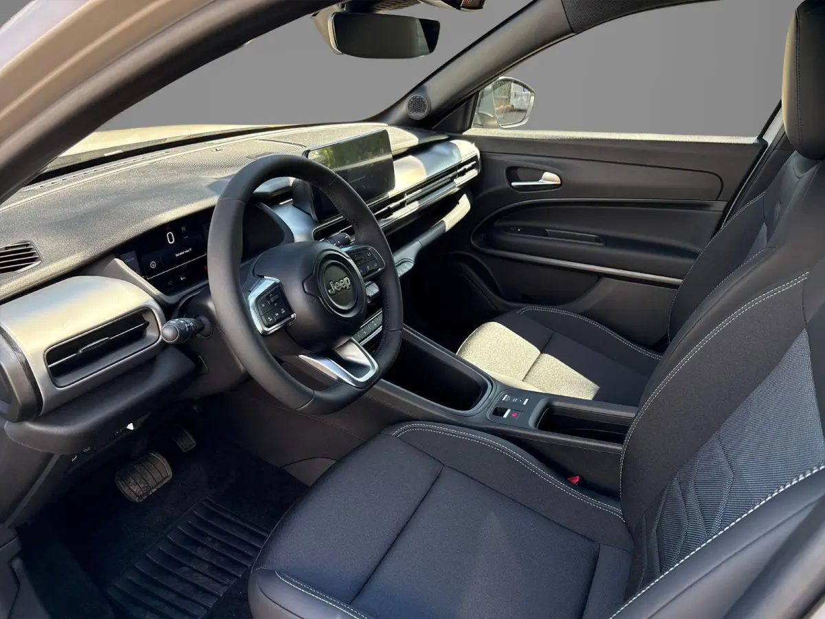1.2 e-Hybrid Black Edition | Camera | Apple Carplay/Android Auto | Parkeersensoren | LMV 17" | 2 + 6 Jaar Speciale Garantie | AKTIEPRIJS HOGE KORTING! |