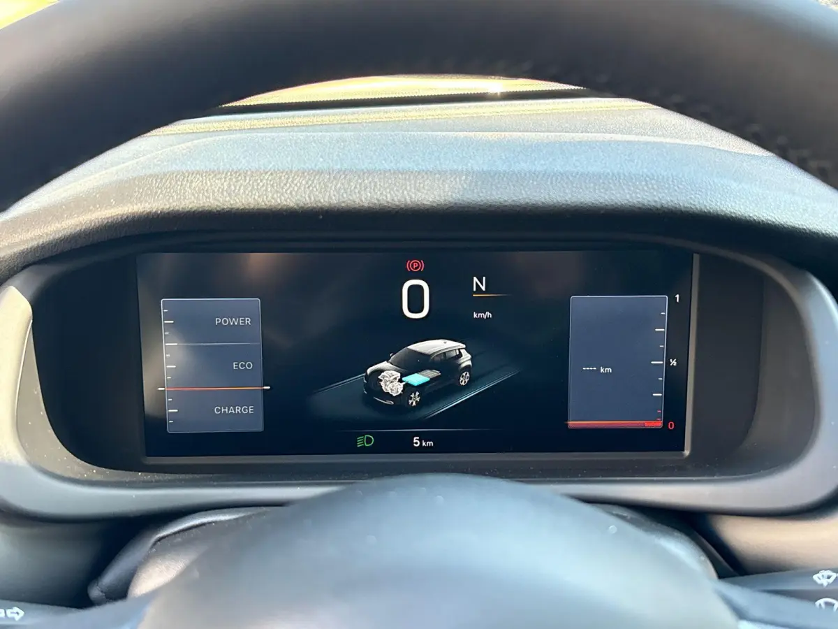 1.2 e-Hybrid Black Edition | Camera | Apple Carplay/Android Auto | Parkeersensoren | LMV 17" | 2 + 6 Jaar Speciale Garantie | AKTIEPRIJS HOGE KORTING! |