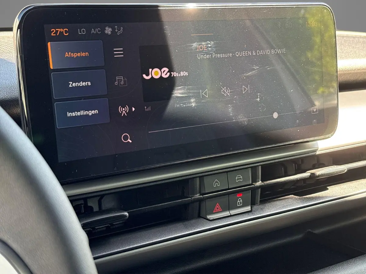 1.2 e-Hybrid Black Edition | Camera | Apple Carplay/Android Auto | Parkeersensoren | LMV 17" | 2 + 6 Jaar Speciale Garantie | AKTIEPRIJS HOGE KORTING! |