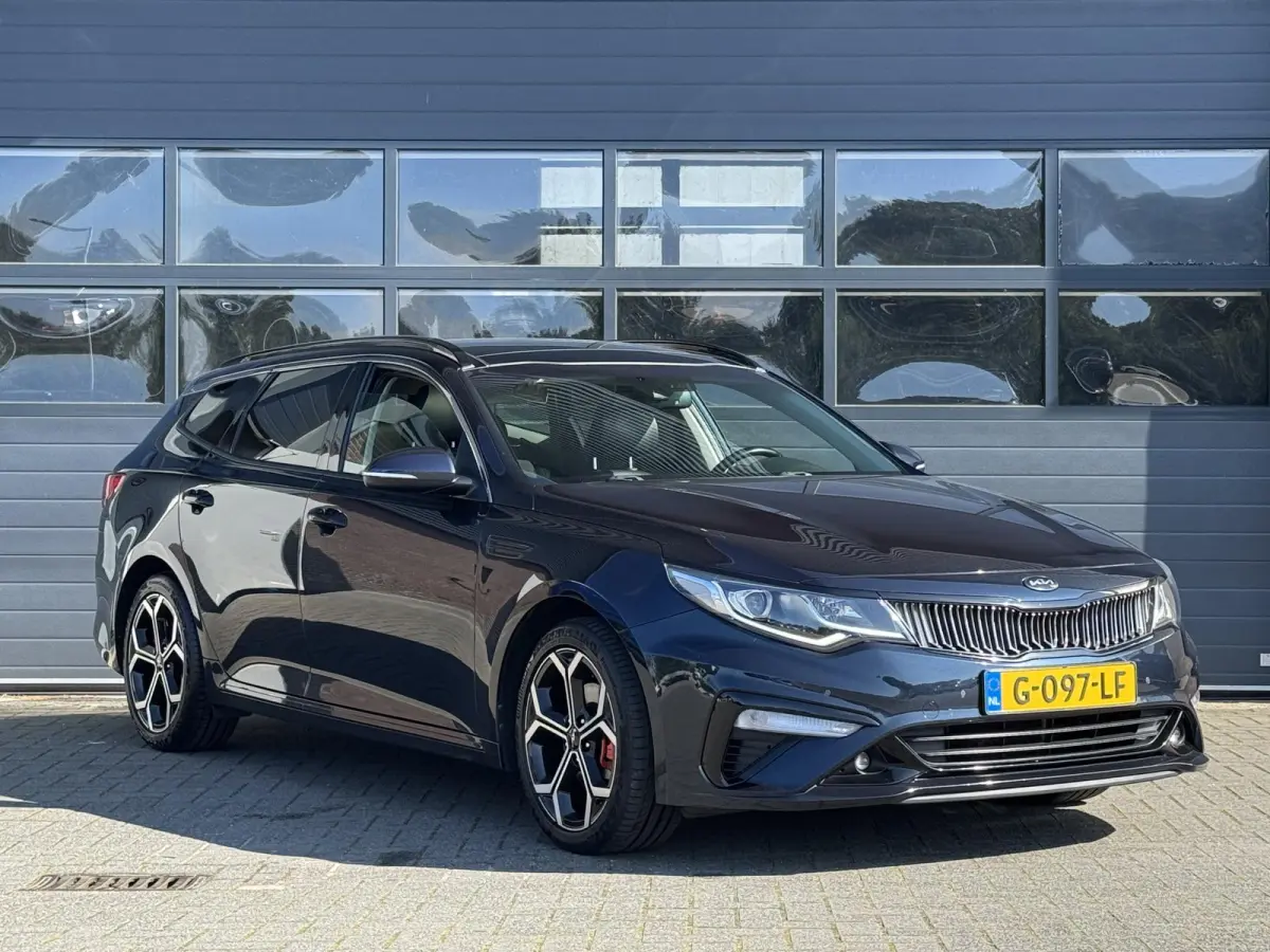 SPORTSWAGON 1.6 T-GDI DYNAMICPLUSLINE I AUTOMAAT I SCHUIF/KANTELDAK I HARMAN KARDON I STOELVERWARMING I P-CAMERA