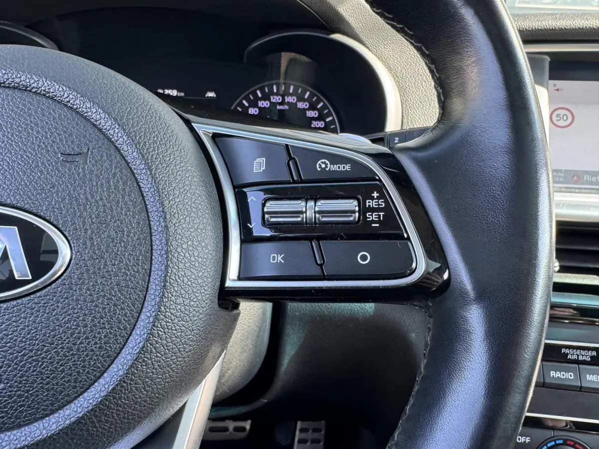SPORTSWAGON 1.6 T-GDI DYNAMICPLUSLINE I AUTOMAAT I SCHUIF/KANTELDAK I HARMAN KARDON I STOELVERWARMING I P-CAMERA