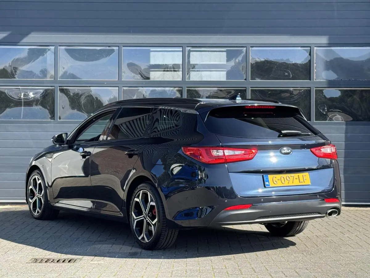 SPORTSWAGON 1.6 T-GDI DYNAMICPLUSLINE I AUTOMAAT I SCHUIF/KANTELDAK I HARMAN KARDON I STOELVERWARMING I P-CAMERA