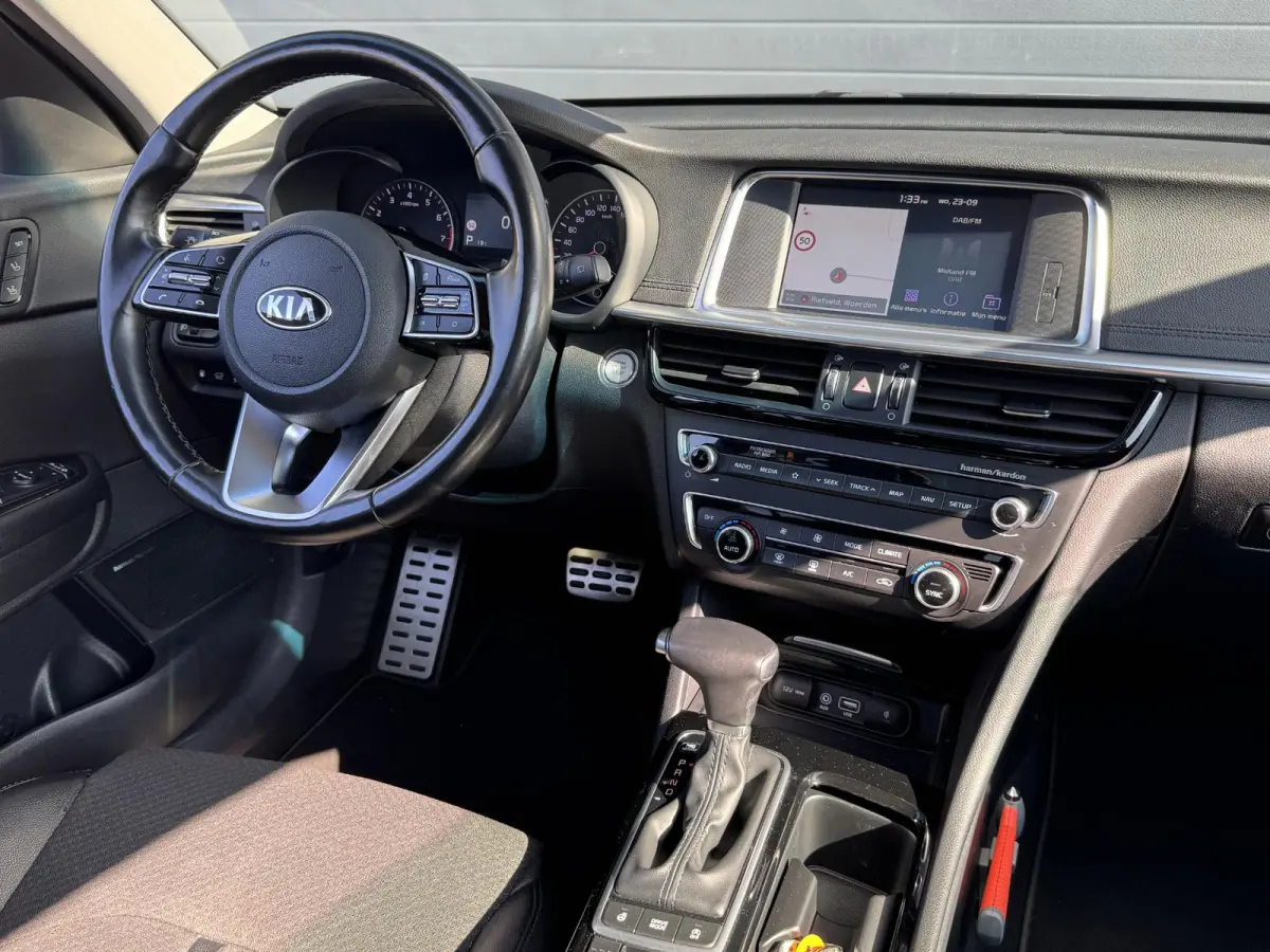 SPORTSWAGON 1.6 T-GDI DYNAMICPLUSLINE I AUTOMAAT I SCHUIF/KANTELDAK I HARMAN KARDON I STOELVERWARMING I P-CAMERA