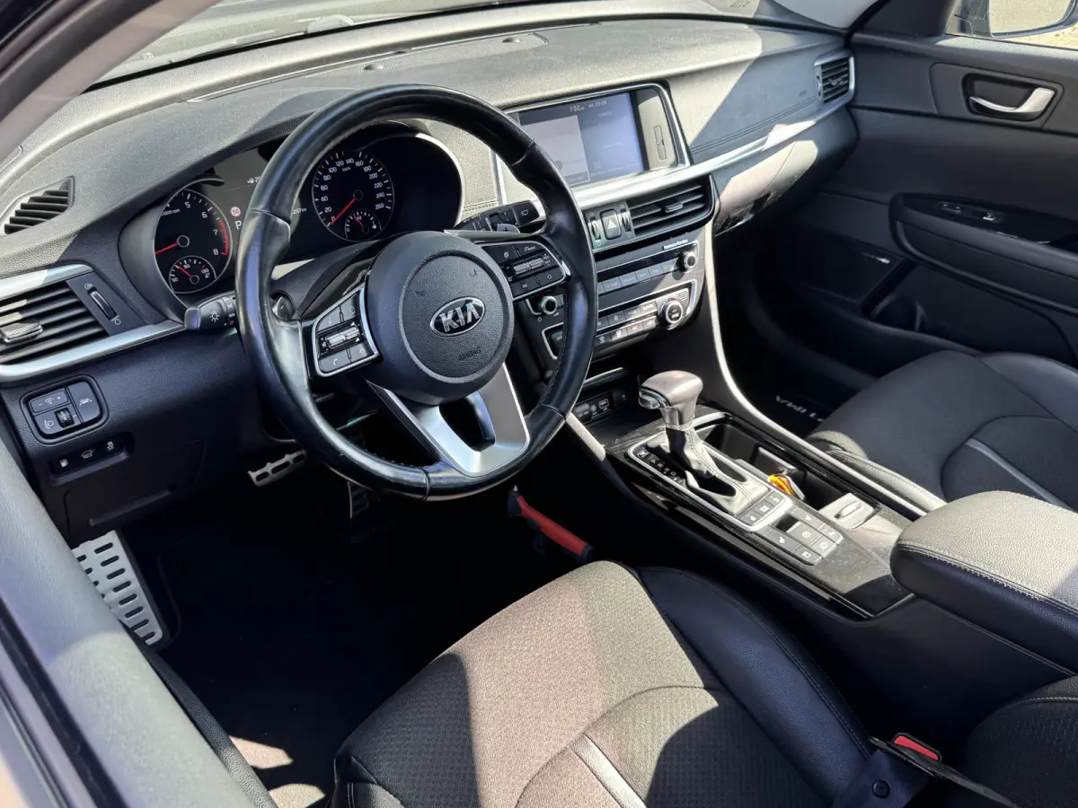 SPORTSWAGON 1.6 T-GDI DYNAMICPLUSLINE I AUTOMAAT I SCHUIF/KANTELDAK I HARMAN KARDON I STOELVERWARMING I P-CAMERA