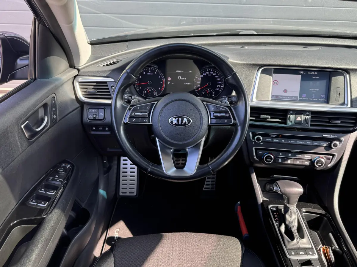 SPORTSWAGON 1.6 T-GDI DYNAMICPLUSLINE I AUTOMAAT I SCHUIF/KANTELDAK I HARMAN KARDON I STOELVERWARMING I P-CAMERA