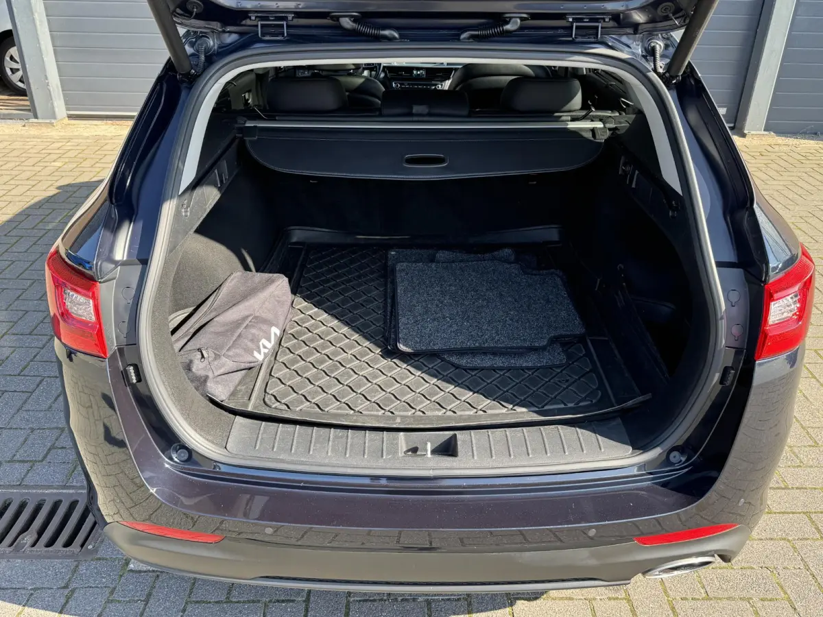 SPORTSWAGON 1.6 T-GDI DYNAMICPLUSLINE I AUTOMAAT I SCHUIF/KANTELDAK I HARMAN KARDON I STOELVERWARMING I P-CAMERA