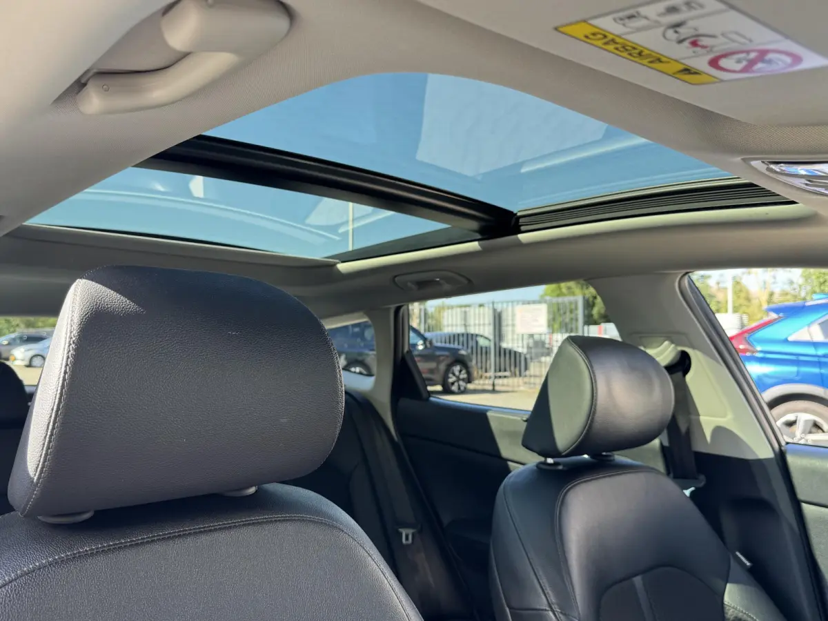 SPORTSWAGON 1.6 T-GDI DYNAMICPLUSLINE I AUTOMAAT I SCHUIF/KANTELDAK I HARMAN KARDON I STOELVERWARMING I P-CAMERA