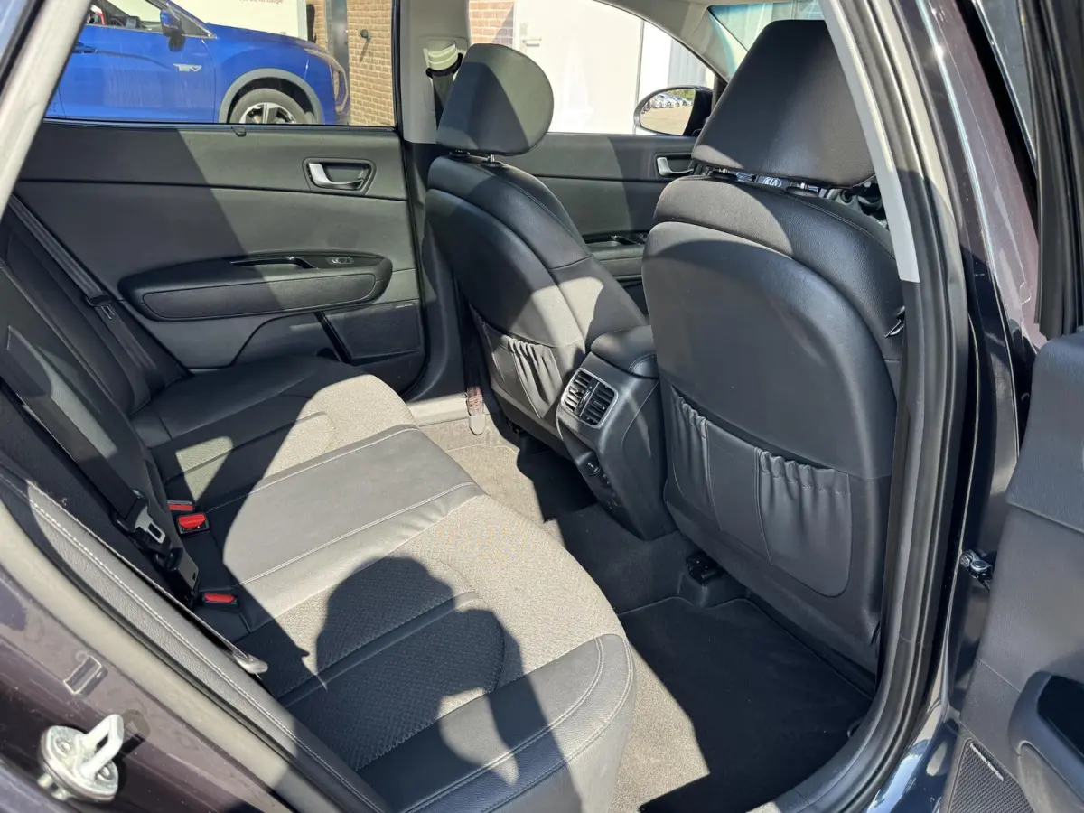 SPORTSWAGON 1.6 T-GDI DYNAMICPLUSLINE I AUTOMAAT I SCHUIF/KANTELDAK I HARMAN KARDON I STOELVERWARMING I P-CAMERA