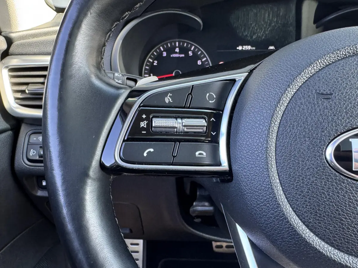 SPORTSWAGON 1.6 T-GDI DYNAMICPLUSLINE I AUTOMAAT I SCHUIF/KANTELDAK I HARMAN KARDON I STOELVERWARMING I P-CAMERA