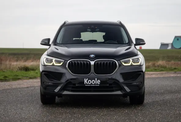 xDrive25e Executive CAMERA / CARPLAY / HEAD UP DISPLAY / LEDER / LED / CRUISE CONTROLE / STOELVERWARMING
