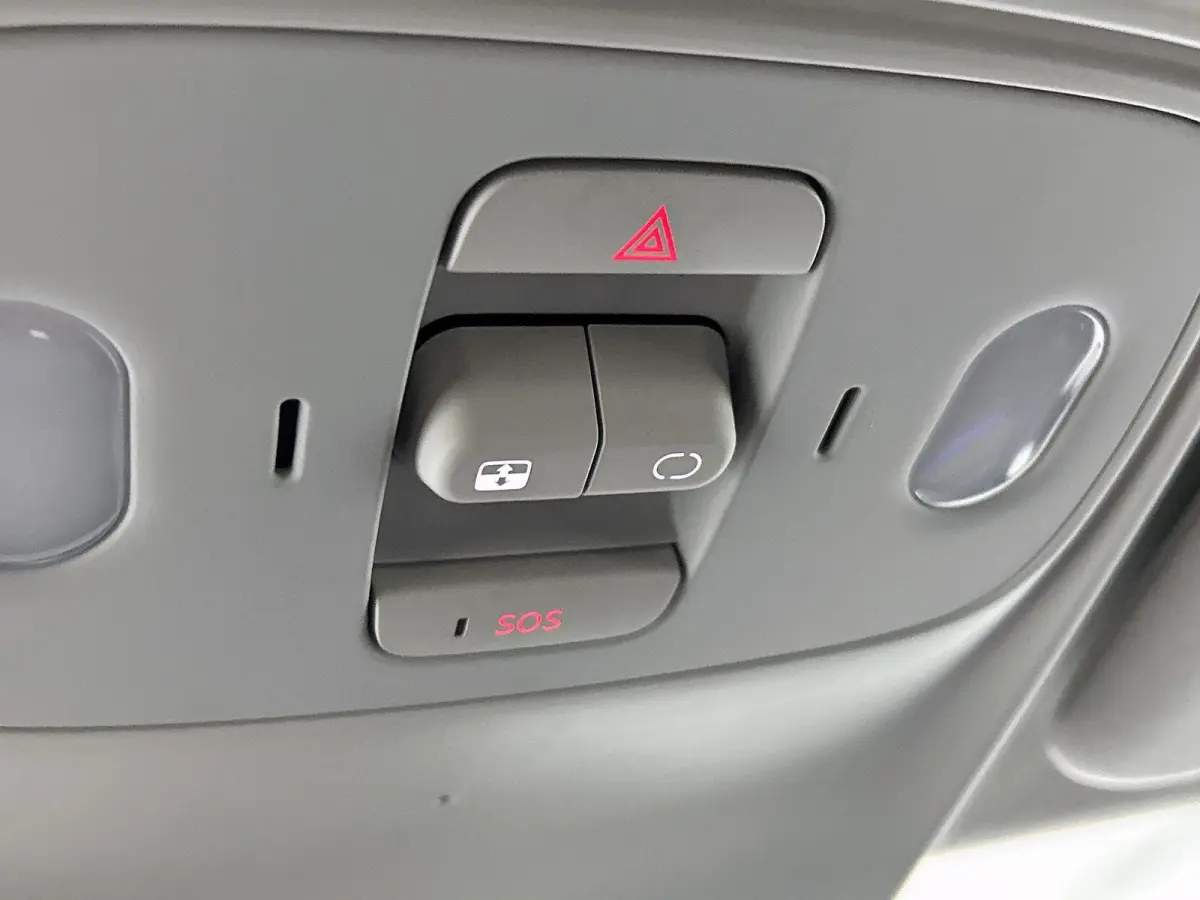 218pk Design 69.9 kWh Automaat | Navigatie | Elektrische Lederen Stoelen | Stoelverwarming | Stoelventilatie | 360 °C Camera |  Panoramadak |