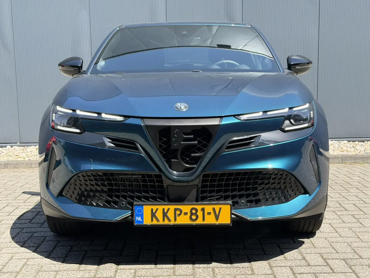 1.2 Turbo Hybrid Ibrida Speciale | Automaat | Pack techno | Stoelverwarming | Electrische kofferklep | Camera achter | Apple Carplay/Android auto