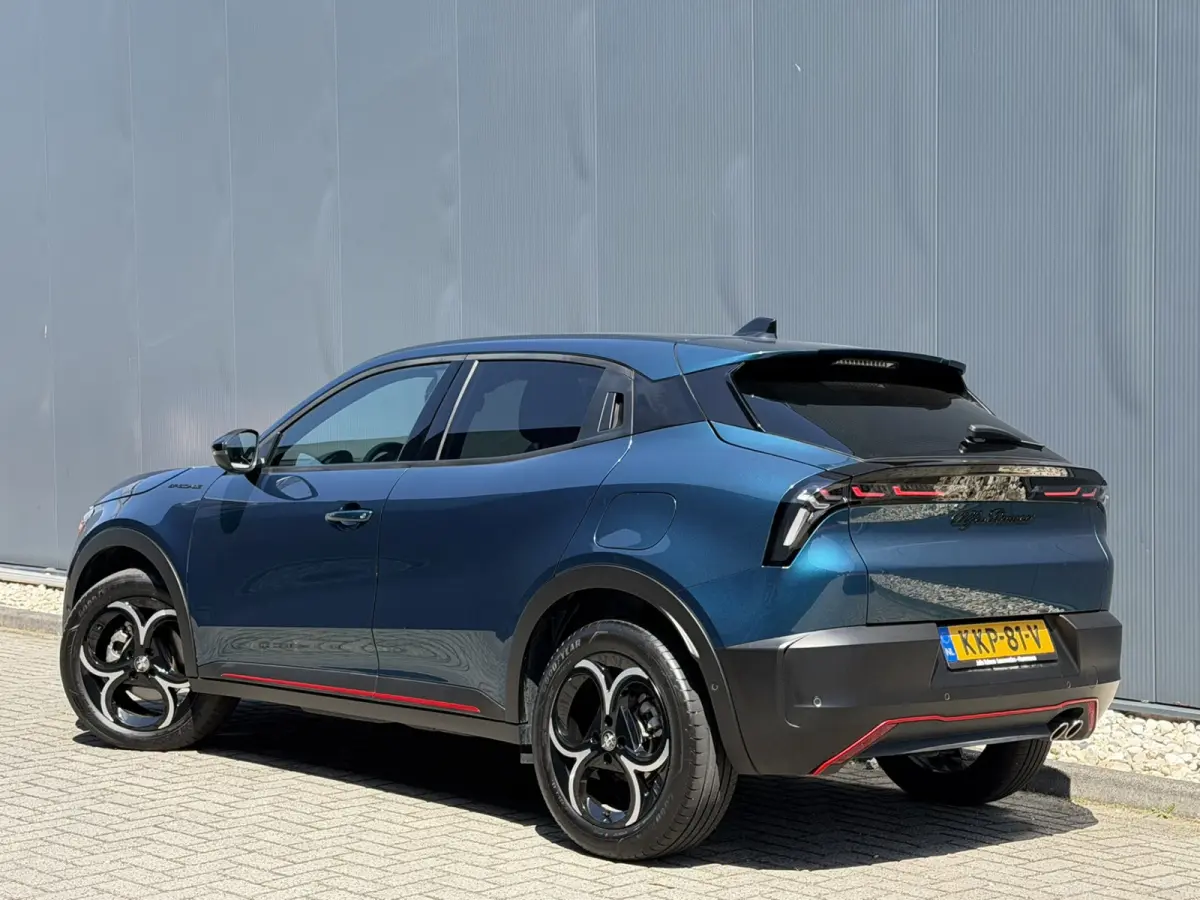 1.2 Turbo Hybrid Ibrida Speciale | Automaat | Pack techno | Stoelverwarming | Electrische kofferklep | Camera achter | Apple Carplay/Android auto