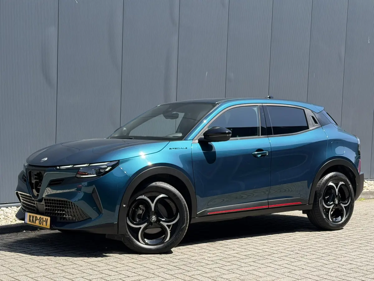 1.2 Turbo Hybrid Ibrida Speciale | Automaat | Pack techno | Stoelverwarming | Electrische kofferklep | Camera achter | Apple Carplay/Android auto