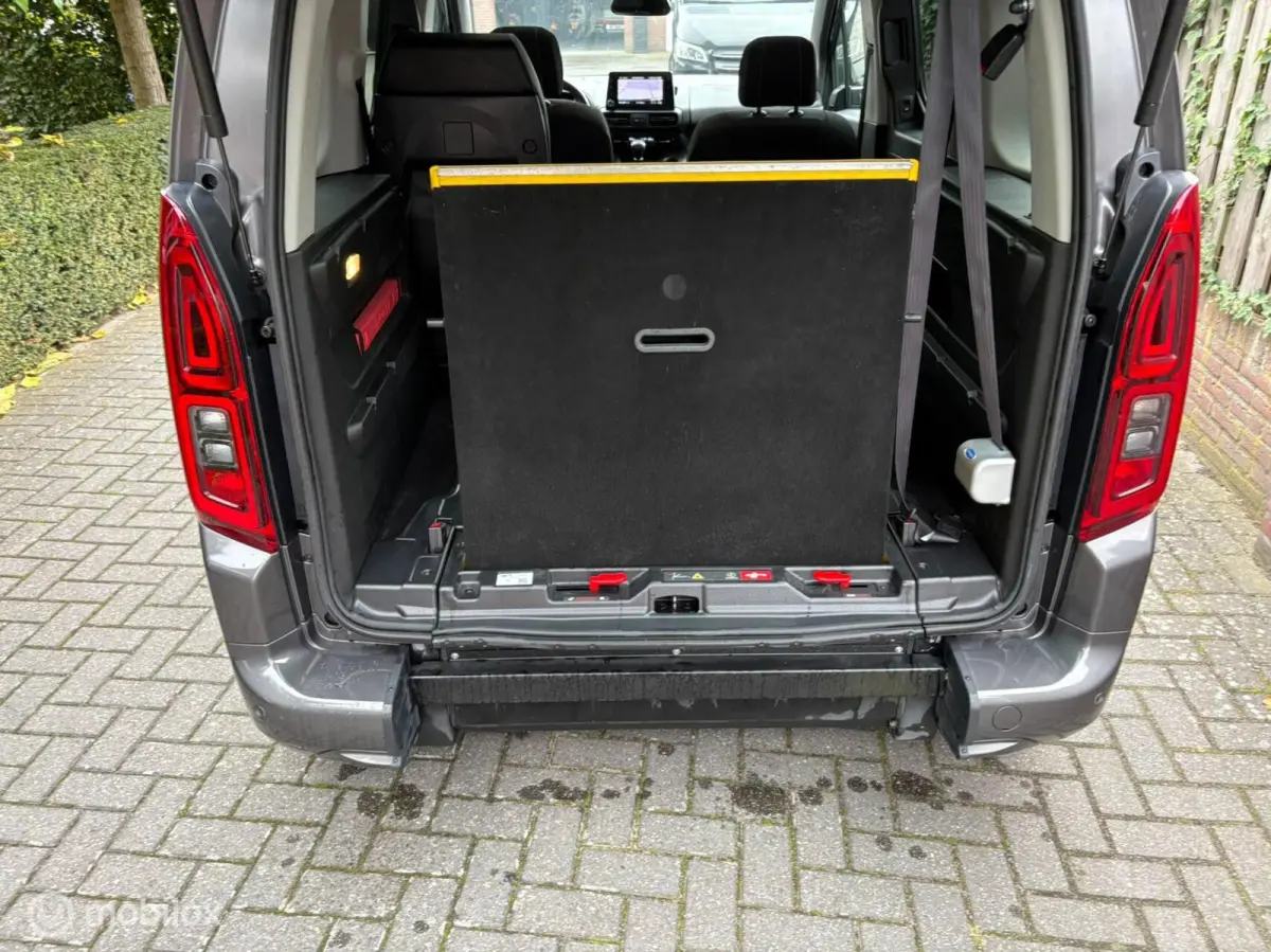 1.2 ROLSTOELAUTO met lichte rijdbare schade