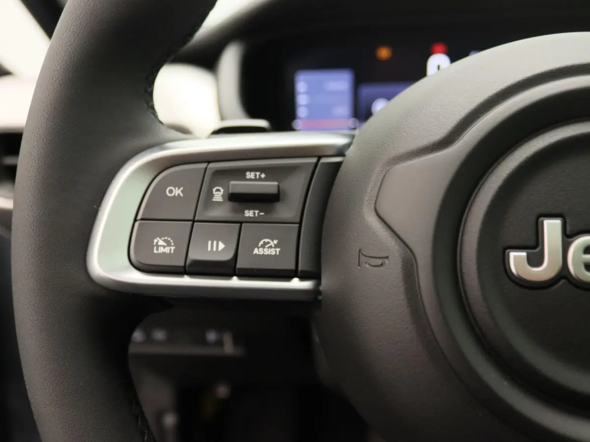 1.2 e-Hybrid Summit | Camera | Navigatie | Parkeersensoren | Stoelverwarming | 2 + 6 Jaar Speciale garantie | AKTIEPRIJS! HOGE KORTING |