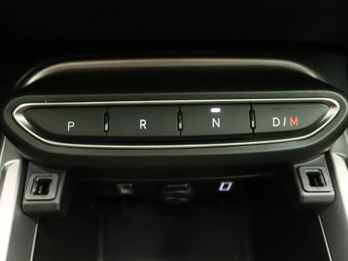 1.2 e-Hybrid Summit | Camera | Navigatie | Parkeersensoren | Stoelverwarming | 2 + 6 Jaar Speciale garantie | AKTIEPRIJS! HOGE KORTING |