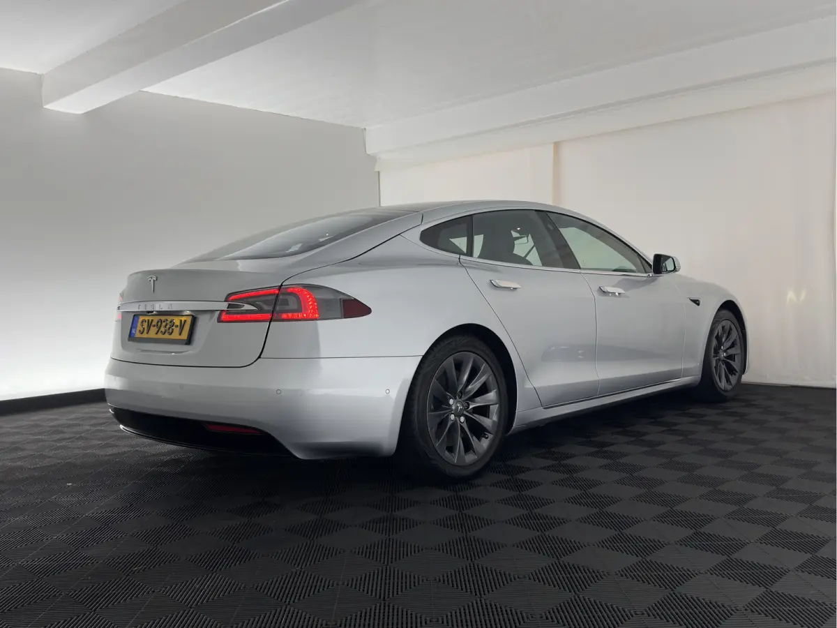 75D Base AWD [3-Fase-17kW] {SoH-87%} (INCL-BTW) Aut. *PANO | LEATHER | AIRSUSPENION | FULL-LED | NAVI-FULLMAP | KEYLESS | MEMORY-PACK | HEATED-COMFORTSEATS | DIGI-COCKPIT | AUTO-PILOT | 19"A