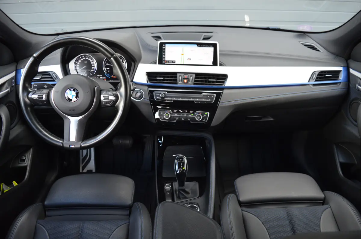 sDrive20i | M-PAKKET | CAMERA | TREKHAAK | HIFI | LED | DAB | CARPLAY |