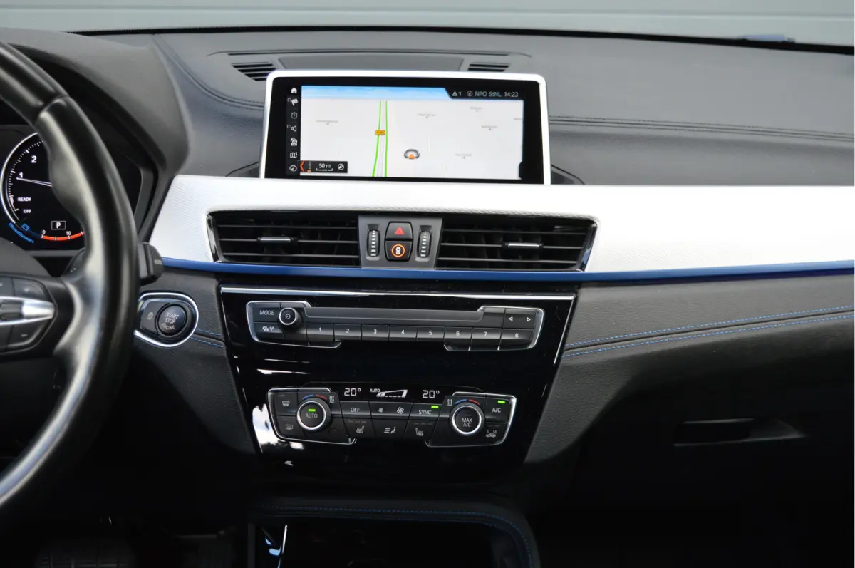 sDrive20i | M-PAKKET | CAMERA | TREKHAAK | HIFI | LED | DAB | CARPLAY |