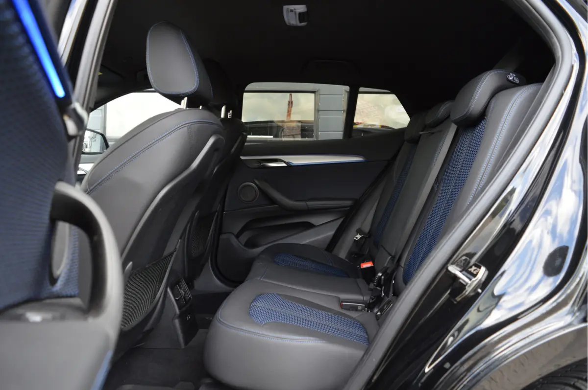 sDrive20i | M-PAKKET | CAMERA | TREKHAAK | HIFI | LED | DAB | CARPLAY |