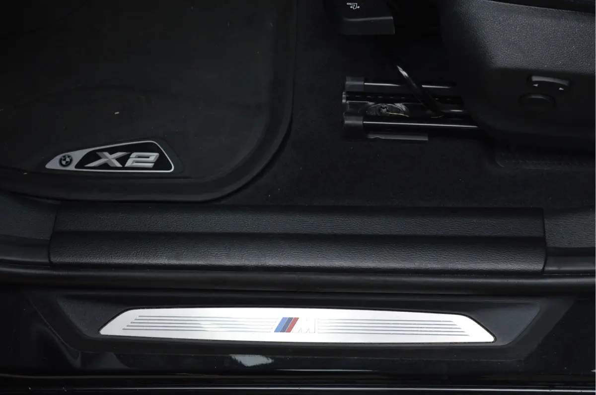 sDrive20i | M-PAKKET | CAMERA | TREKHAAK | HIFI | LED | DAB | CARPLAY |