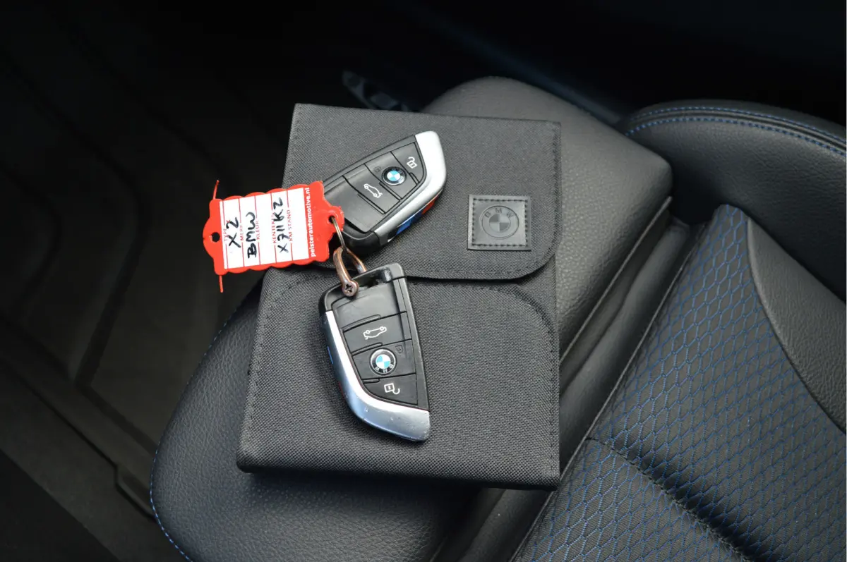 sDrive20i | M-PAKKET | CAMERA | TREKHAAK | HIFI | LED | DAB | CARPLAY |