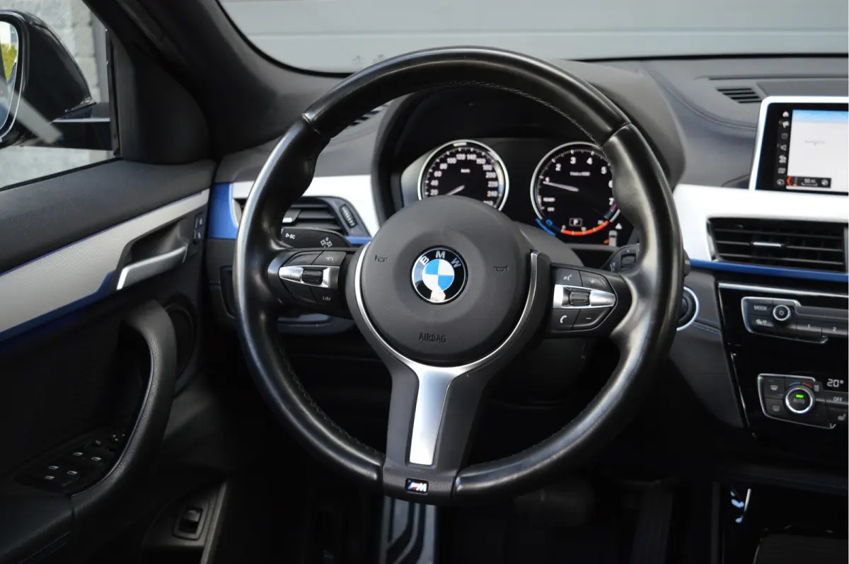 sDrive20i | M-PAKKET | CAMERA | TREKHAAK | HIFI | LED | DAB | CARPLAY |