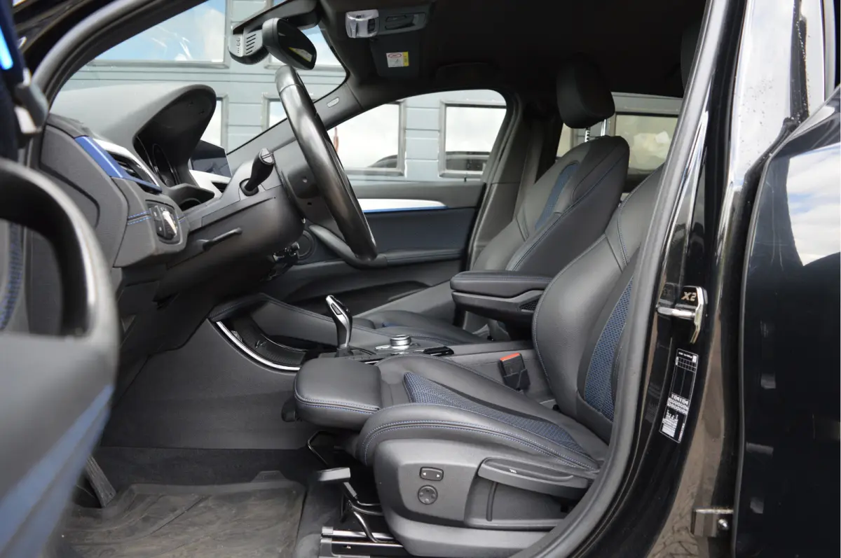 sDrive20i | M-PAKKET | CAMERA | TREKHAAK | HIFI | LED | DAB | CARPLAY |