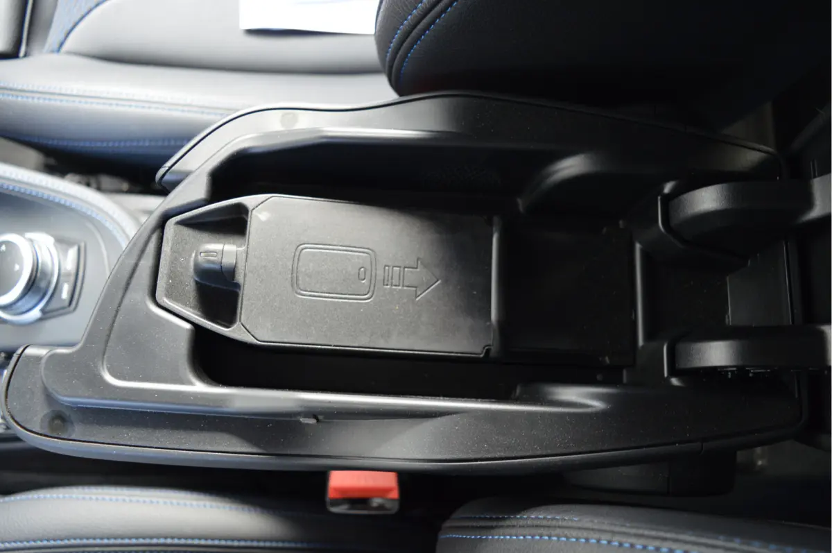 sDrive20i | M-PAKKET | CAMERA | TREKHAAK | HIFI | LED | DAB | CARPLAY |