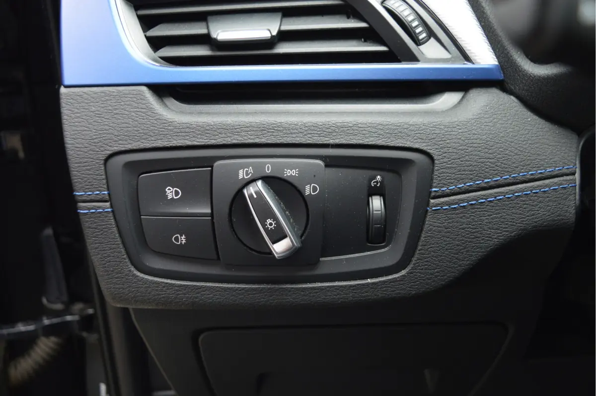 sDrive20i | M-PAKKET | CAMERA | TREKHAAK | HIFI | LED | DAB | CARPLAY |