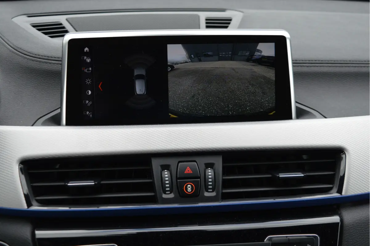 sDrive20i | M-PAKKET | CAMERA | TREKHAAK | HIFI | LED | DAB | CARPLAY |