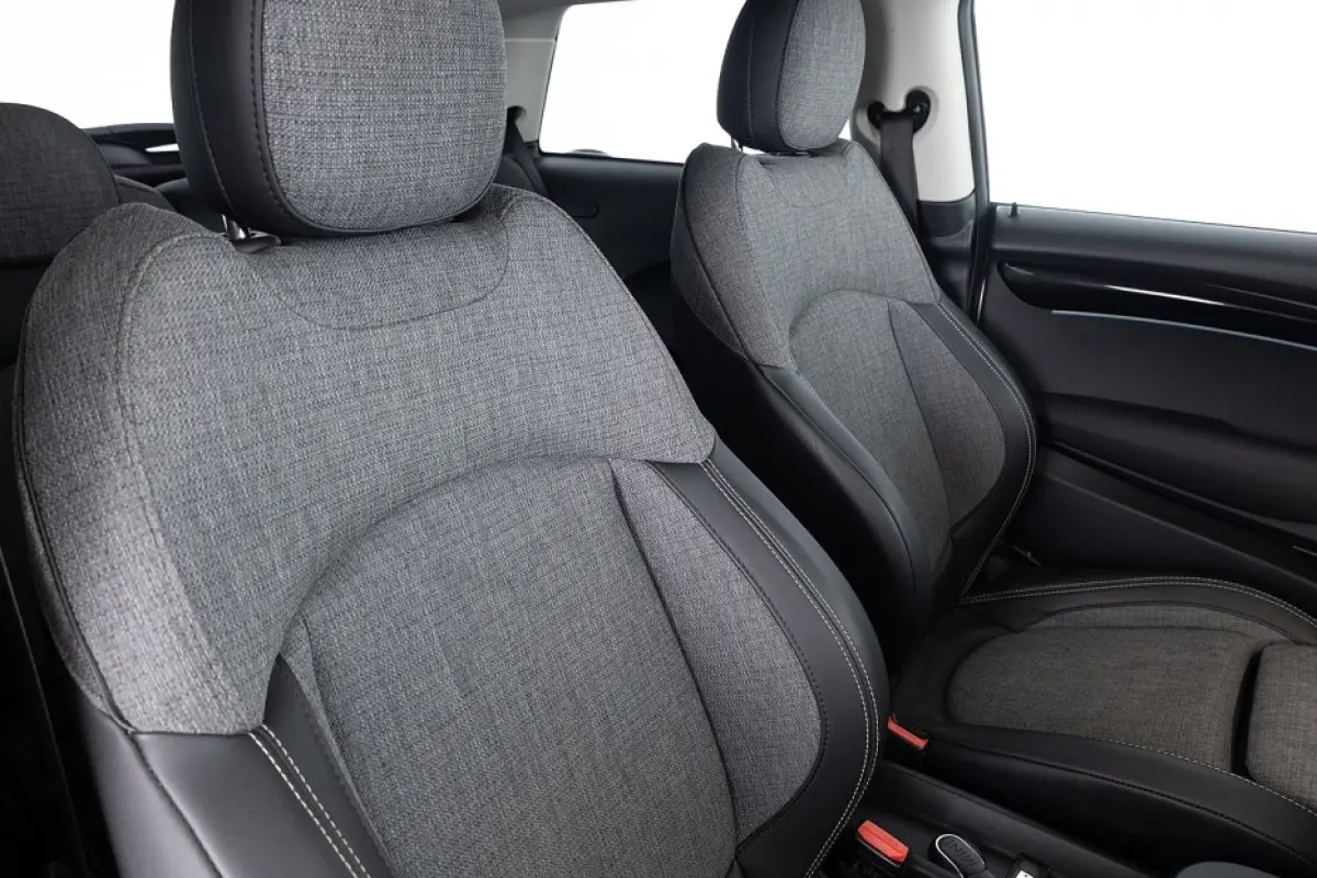 Yours 33 kWh | Half LEDER | NAVI | SPORTSTOELEN