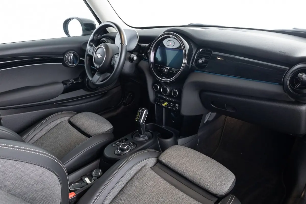 Yours 33 kWh | Half LEDER | NAVI | SPORTSTOELEN