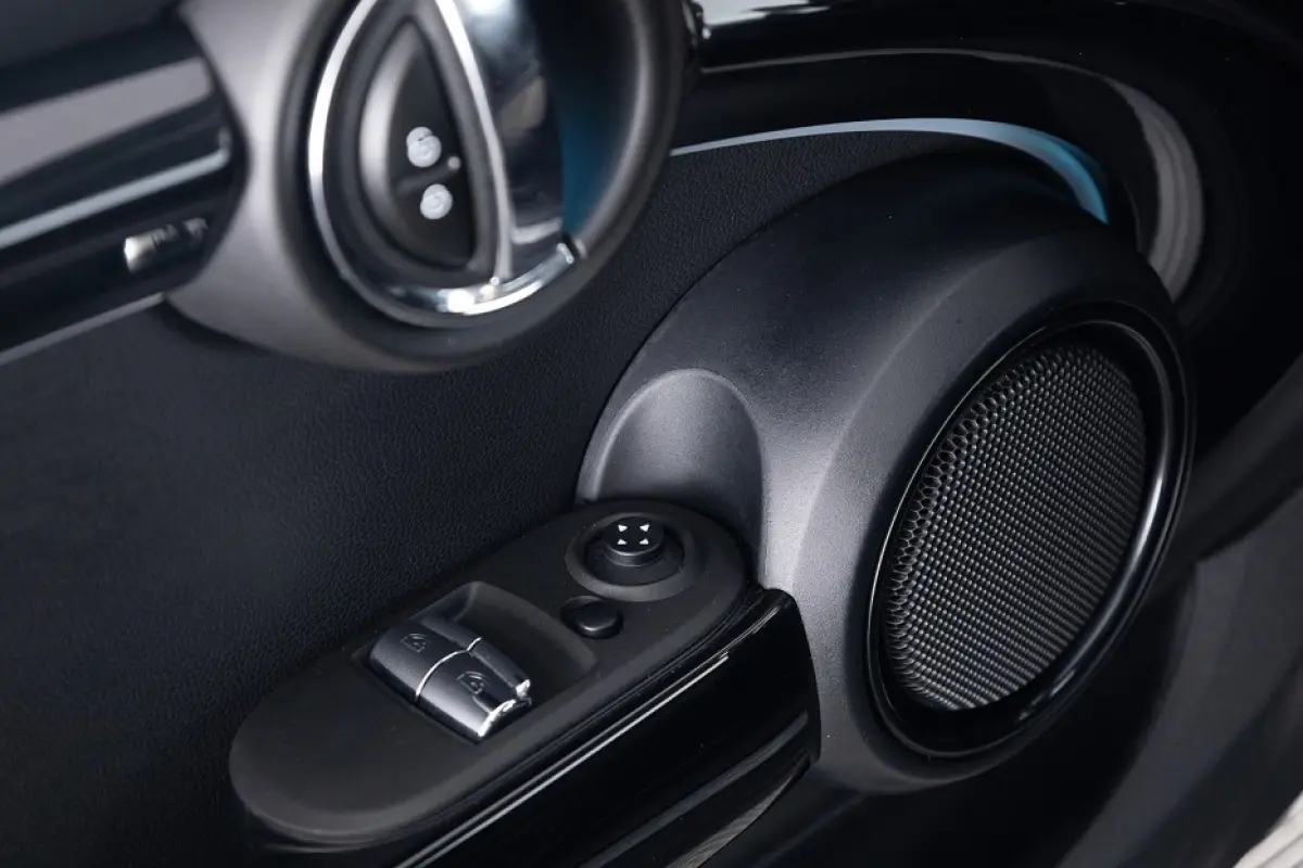Yours 33 kWh | Half LEDER | NAVI | SPORTSTOELEN