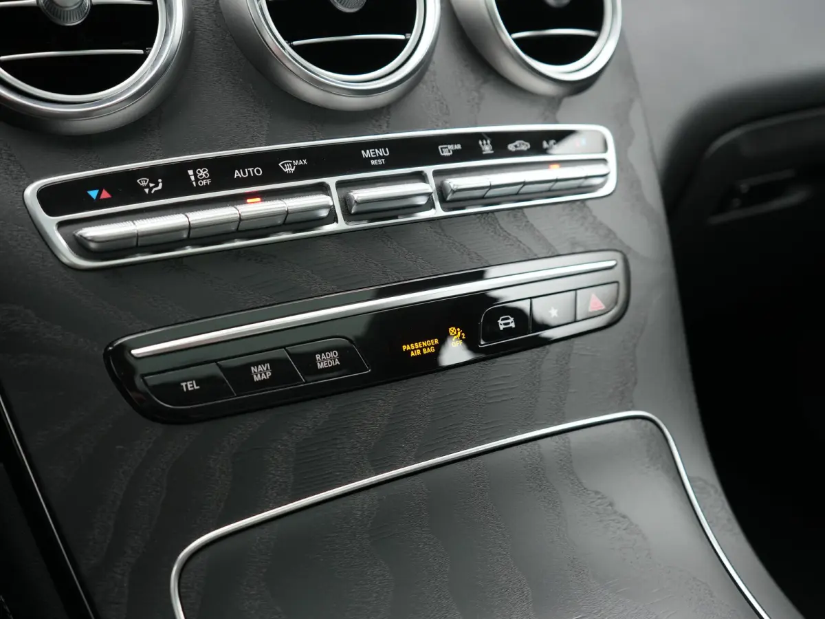 4MATIC PHEV 313pk Dealer O.H | Panodak | Sportstoelen Verwarmd | Sfeerverlichting | Cruise Control | Blis | Apple Carplay | Navigatie | 18"L.M | Plug In Hybrid