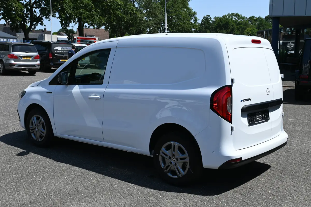 112 Select L1 51 kWh Led, Keyless Go, Leder stuur, Etc. AC-opladen 22kW/DC-opladen 75kW
