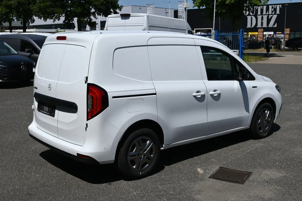 112 Select L1 51 kWh Led, Keyless Go, Leder stuur, Etc. AC-opladen 22kW/DC-opladen 75kW