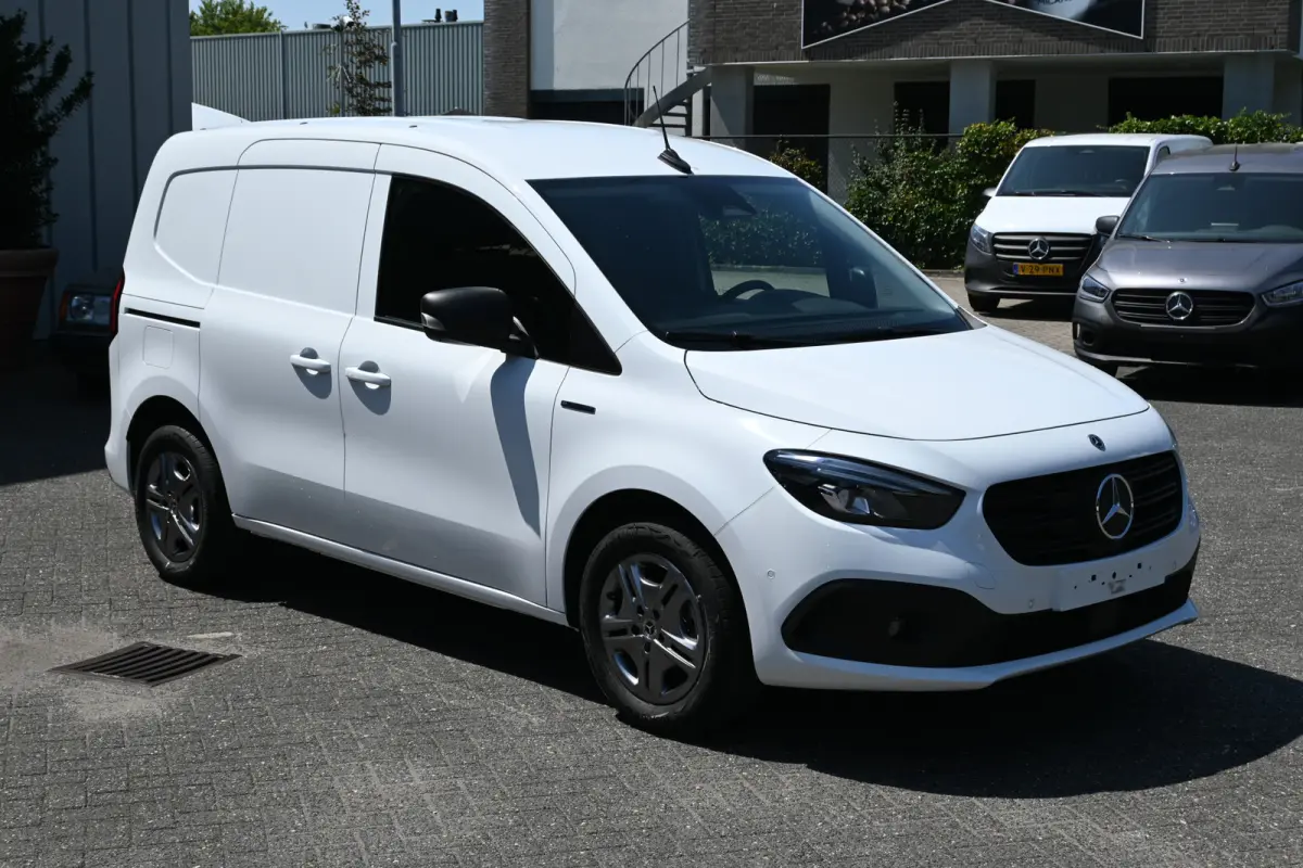 112 Select L1 51 kWh Led, Keyless Go, Leder stuur, Etc. AC-opladen 22kW/DC-opladen 75kW