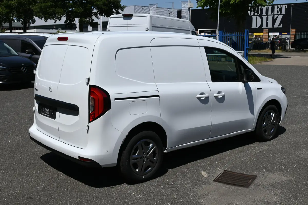 112 Select L1 51 kWh Led, Keyless Go, Leder stuur, Etc. AC-opladen 22kW/DC-opladen 75kW