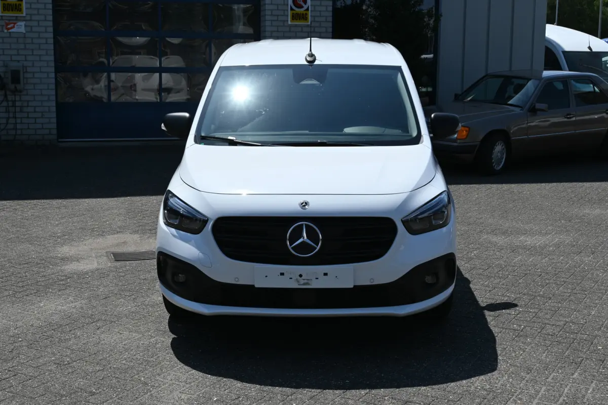 112 Select L1 51 kWh Led, Keyless Go, Leder stuur, Etc. AC-opladen 22kW/DC-opladen 75kW