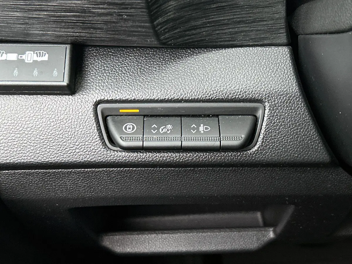 2.0 Blue dCi 150 EDC T30 L2H1 Advance Dubbele Cabine Navigatie Airco Lichtmetalen velgen Betimmering Trekhaak Camera Parkeer sensoren Dab