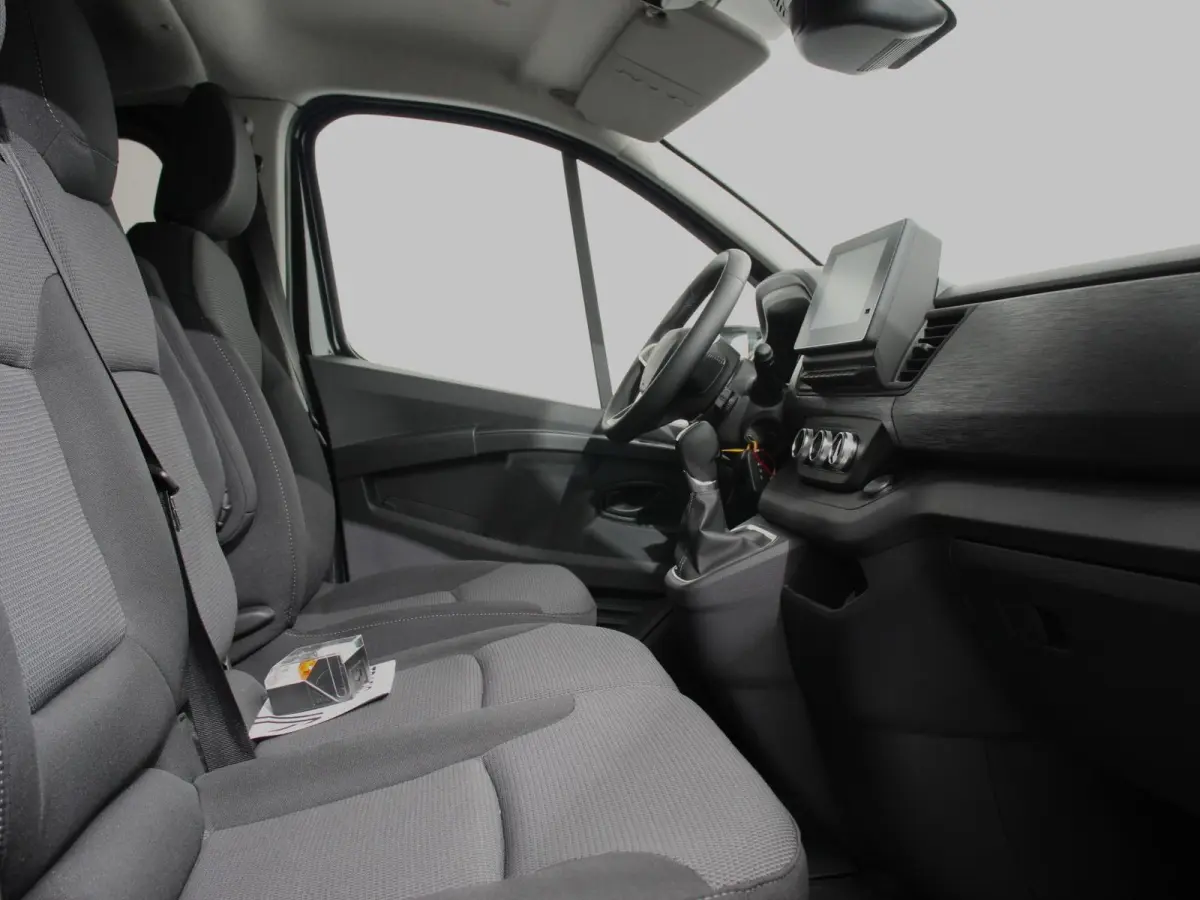 2.0 Blue dCi 150 EDC T30 L2H1 Advance Dubbele Cabine Navigatie Airco Lichtmetalen velgen Betimmering Trekhaak Camera Parkeer sensoren Dab